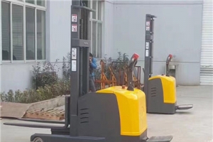 電動(dòng)堆高車叉車為什么會(huì)出現(xiàn)漏油現(xiàn)象?