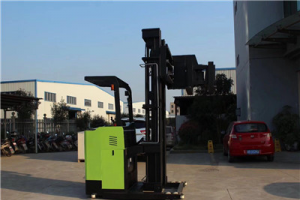 三向電動叉車無疑是窄通道行駛的福星！