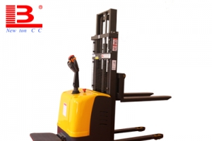 五點區分手動or半電動or全電動堆高車!