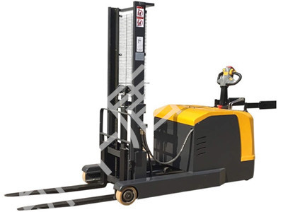 全電動前移式堆高車