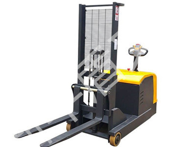 全電動前移式堆高車