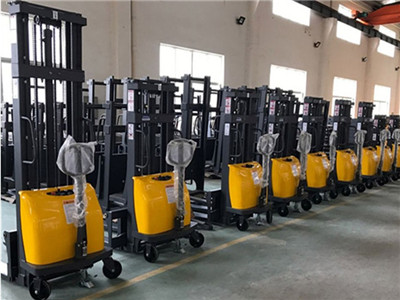 半電動液壓堆高車