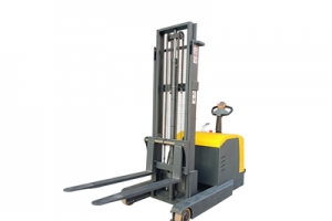 電動叉車廠家銷售淺談電動叉車現(xiàn)狀