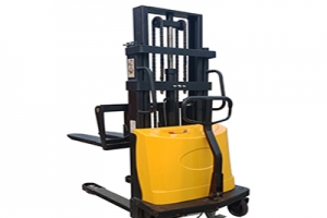 半電動堆高車的選購技巧且怎么保養？