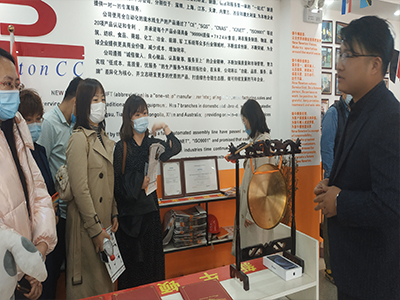 步行式全電動堆高車