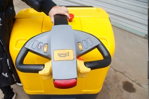 新電動(dòng)搬運(yùn)車如何操作？