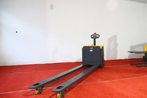 電動(dòng)托盤(pán)搬運(yùn)車(chē)的蓄電池如何挑選?