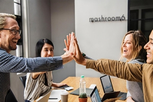 電動叉車廠家如何優化團隊中上下級關系?