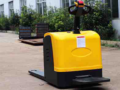 電動搬運車廠家：對電動液壓搬運叉車我們都要有那些要了解的