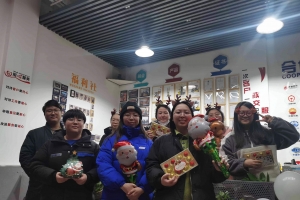 新牛頓電動叉車廠家成功舉辦圣誕節慶祝活動