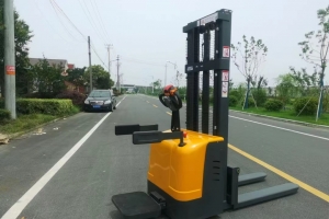 電動堆高車的蓄電池多久維護一次？