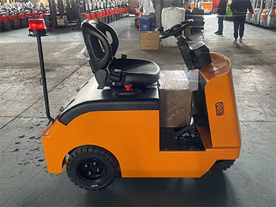 電動(dòng)牽引車(chē)