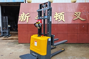 電動堆高車也需要辦證上崗?別等被查到了才后悔!