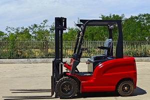 電動叉車與內燃叉車對比：優缺點大揭秘