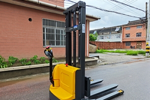 倉儲成本居高不下?步行式電動堆垛車教你高效降本!