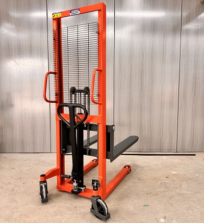 匠心鑄造品質,手動液壓堆高車的硬核實力揭秘