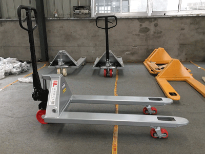 專業(yè)輕型國產(chǎn)搬運車 新牛頓叉車表現(xiàn)突出