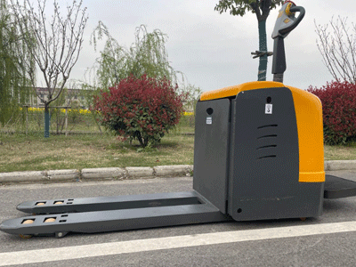 選車指南：使用站駕式搬運(yùn)車的優(yōu)缺點(diǎn)