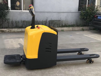 站駕式全電動搬運車