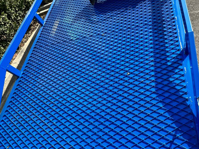 移動(dòng)式液壓登車橋