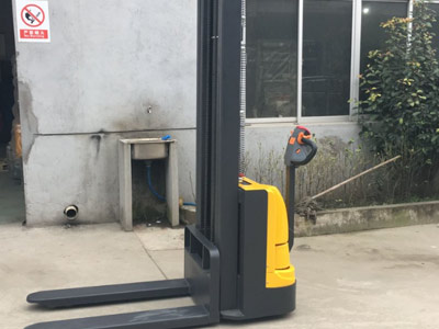 車間物料轉運選什么叉車作業合適？現在來揭曉