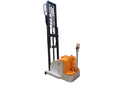 步行式與站駕式平衡重堆高車對(duì)比 看完再選不踩坑