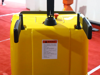 帶把手全電動搬運(yùn)車