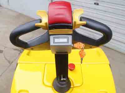 站駕式電動叉車