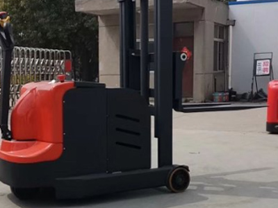 步行式平衡重堆高車